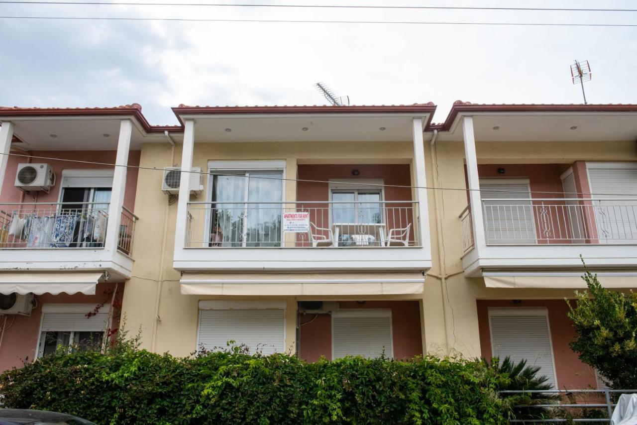 Apartment Nea Potidea. Exterior photo